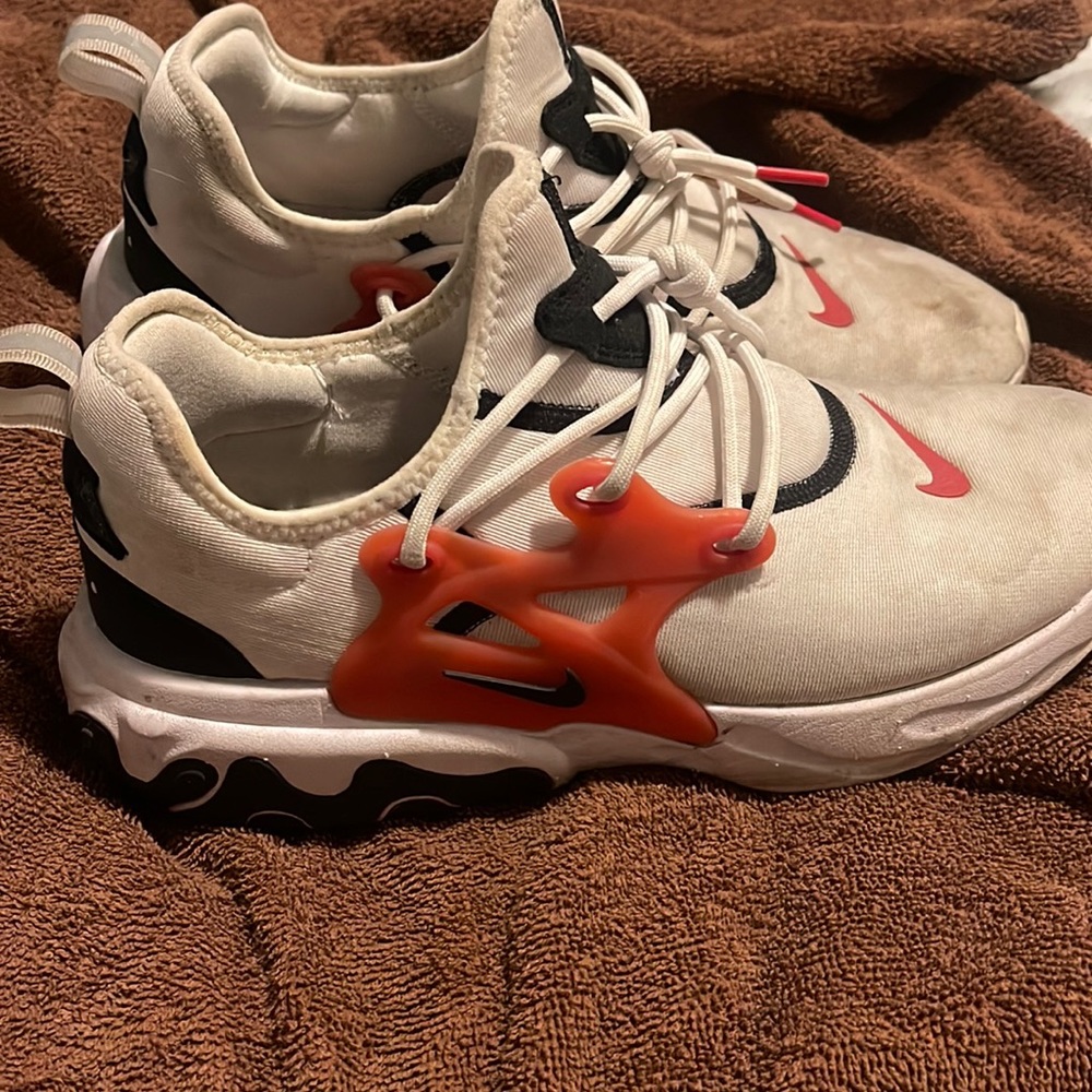 Nike react tennis shoes